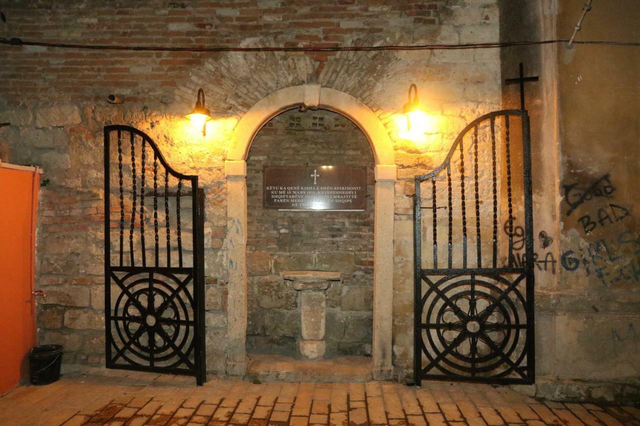 Hotel Kloest Дуррес Экстерьер фото