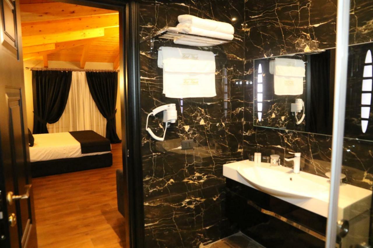 Hotel Kloest Дуррес Экстерьер фото
