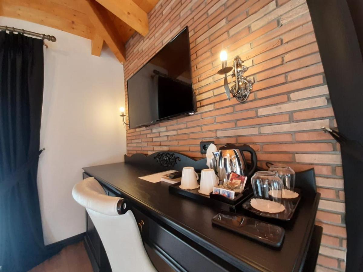 Hotel Kloest Дуррес Экстерьер фото
